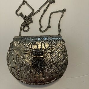 Silver Coloured Antique Vintage Metal Clutch Evening Bag 6”x5” Chain Strap
